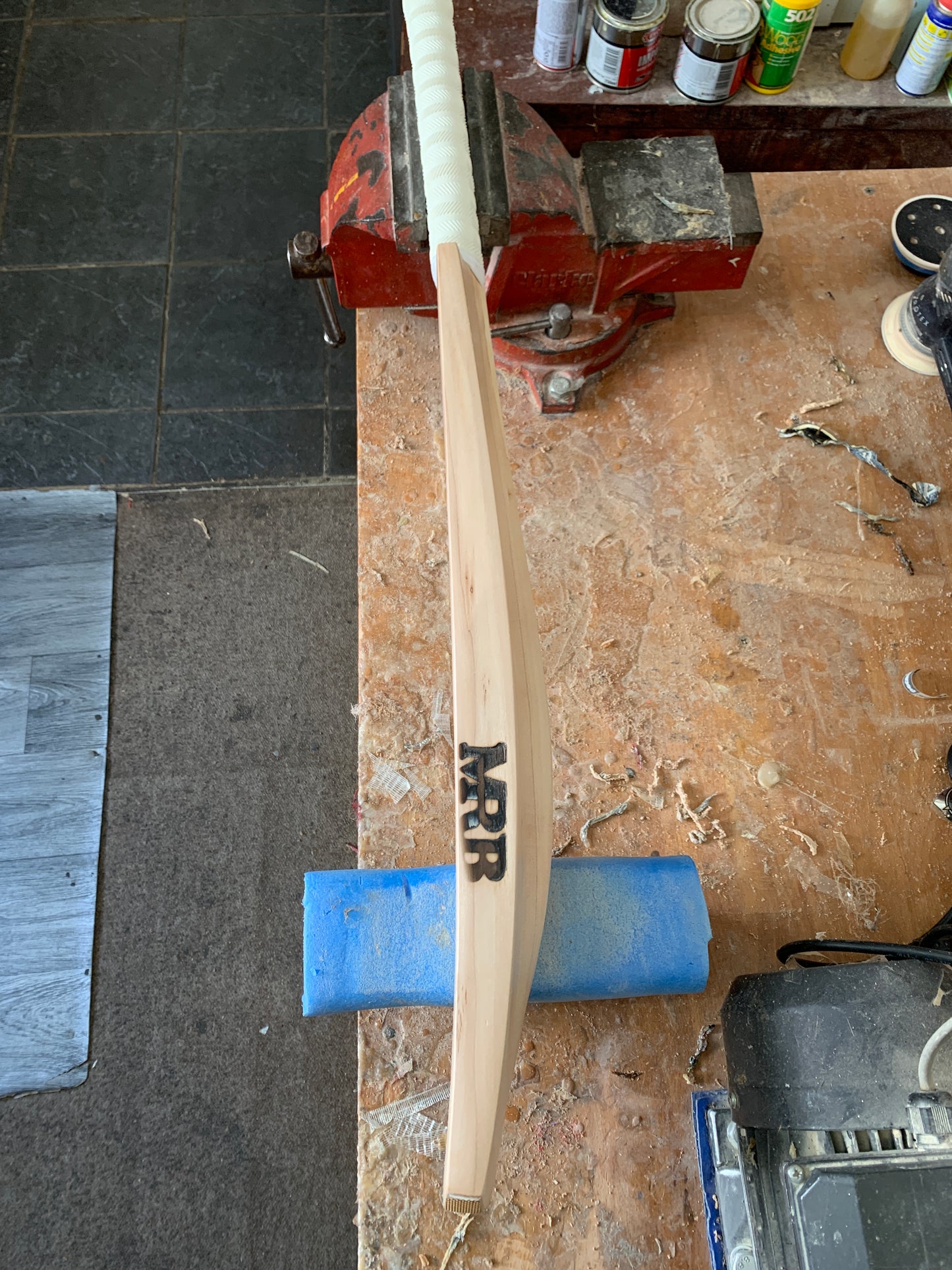GRADE 1 ENGLISH WILLOW 2LBS 9OZ CRICKET BAT
