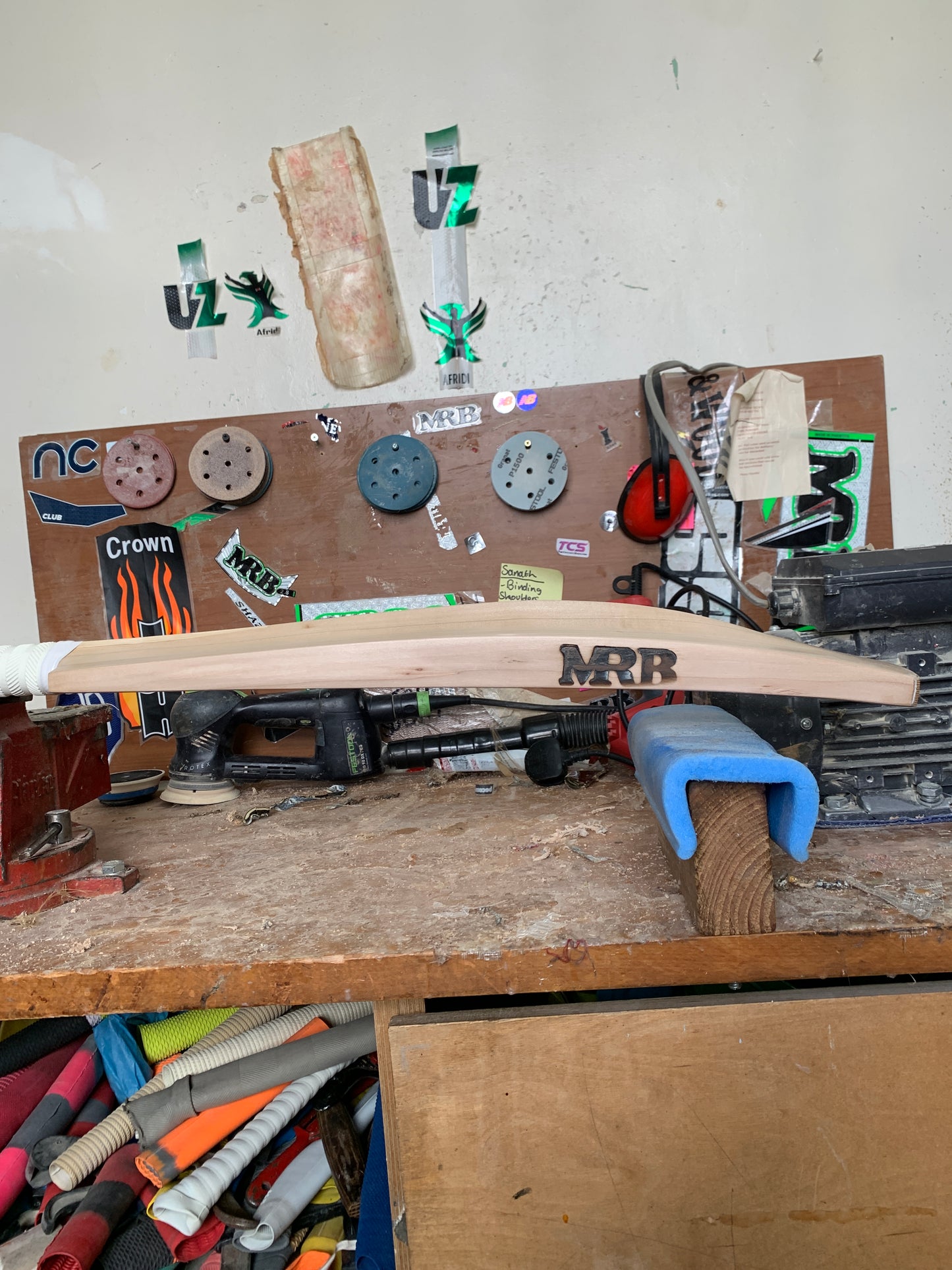 GRADE 1 ENGLISH WILLOW 2LBS 9OZ CRICKET BAT