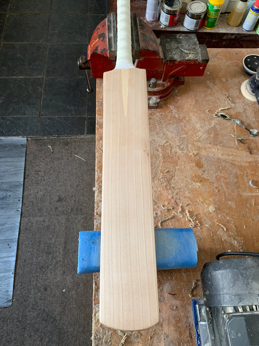 GRADE 1 ENGLISH WILLOW 2LBS 9OZ CRICKET BAT